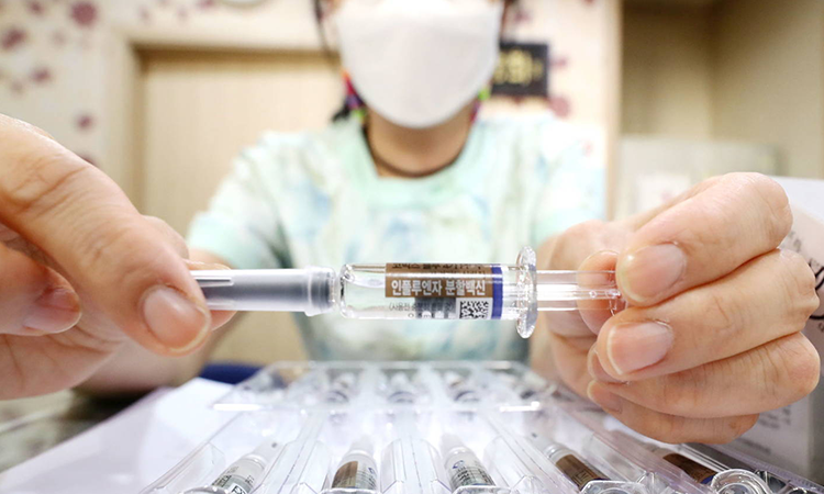 Gobierno surcoreano firma acuerdo con Pfizer y Janssen para adquirir vacunas para COVID