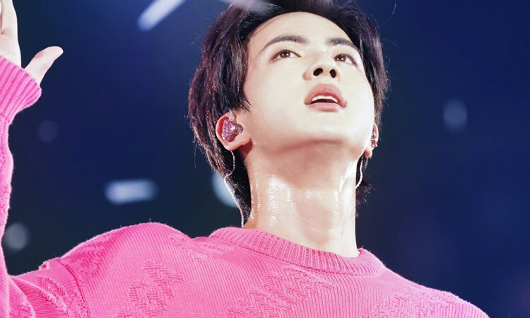 La historia detrás del color favorito de Jin de BTS el rosado