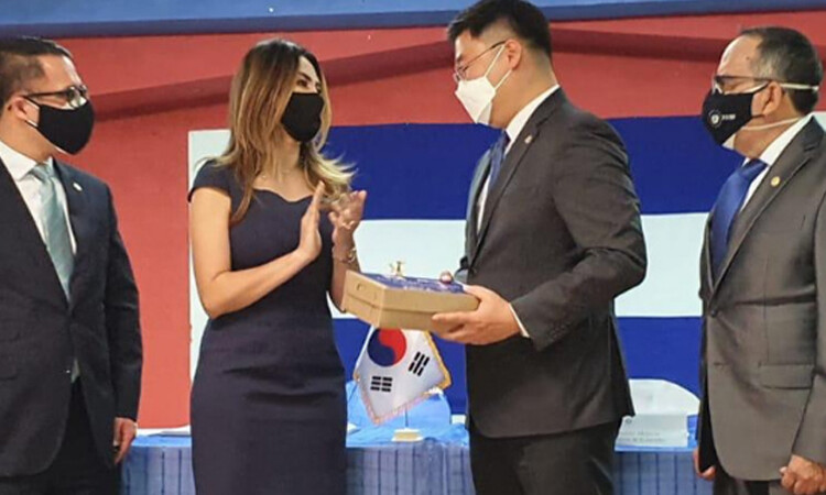 KOICA realiza donación de mascarillas a Guatemala y El Salvador