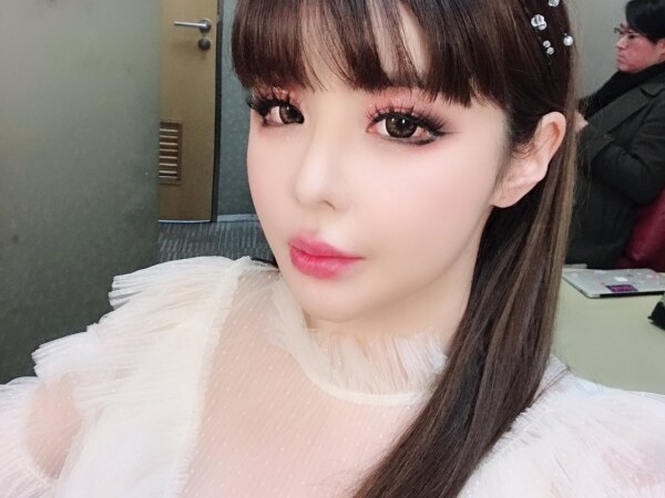 Park Bom maltratada por Manager + #RespectParkBom Trends en Twitter