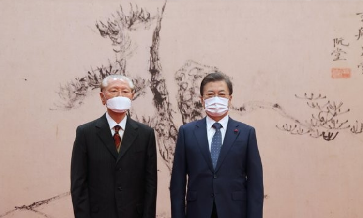 El coleccionista de arte Sohn Chang-keun recibió el máximo premio al Patrimonio Cultural De Corea