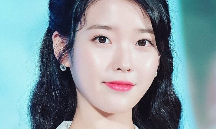 IU brinda detalles de cómo trataba a su hermano menor cuando era niña