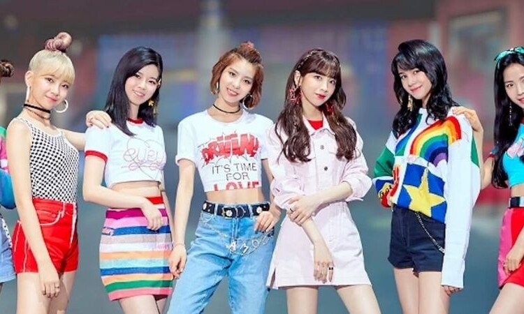 NiziU alcanza la segunda mayor cifra de ventas para el álbum debut de un grupo de chicas en el Oricon Chart
