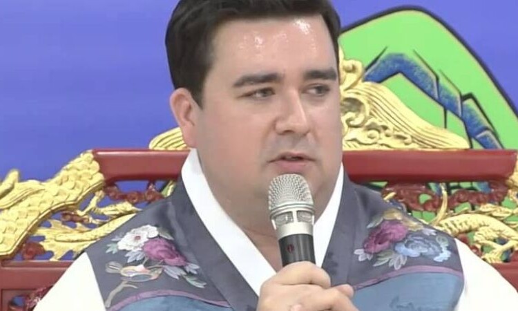 Fans de BTS piden a Sam Hammington de 