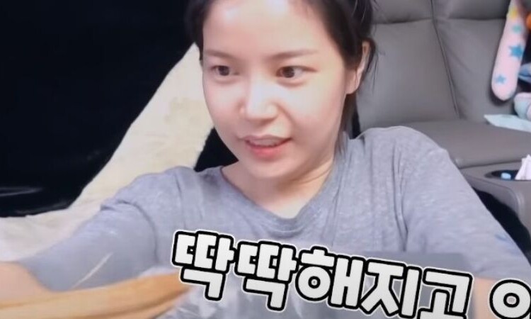 Solar de MAMAMOO realiza un dulce desafío para los estudiantes que tomaron el Suneung