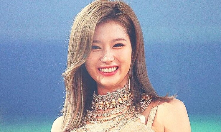 Conoce la peculiar manera en la que Sana de TWICE muestra su afecto