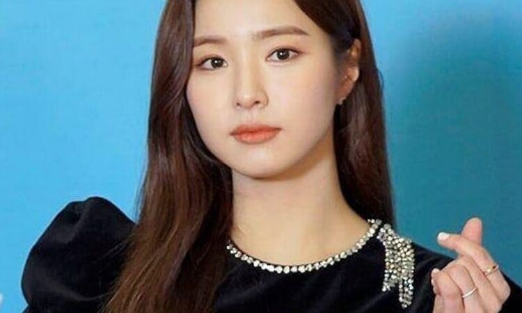 Shin Se Kyung dona las ganancias de su canal de YouTube a niñas de familias de bajos ingresos