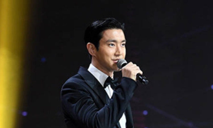 Siwon de Super Junior envió cajas con campán y regalos a artistas y staff de los TMA