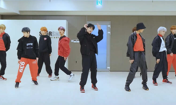 CRAVITY luce juvenil y llenos de energia en la fix versión de My Turn