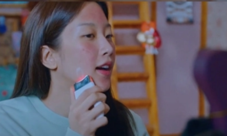Esta es la fascinante máquina de belleza usada por Joo Kyung en 'True Beauty'