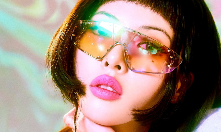 HyunA luce un estilo funky en sus nuevas imágenes para 'I'm Not Cool'