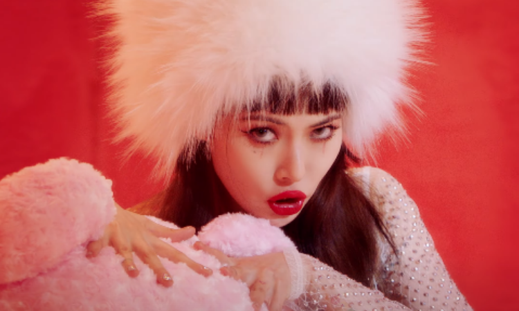 HyunA regresa oficialmente con el fascinante MV de 'I'm Not Cool'
