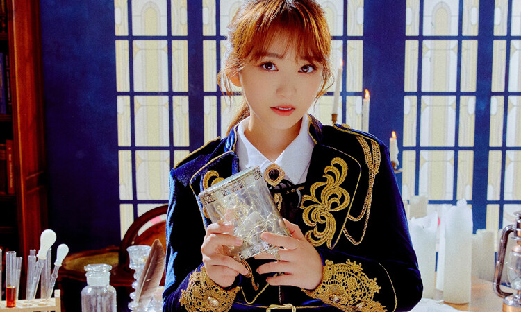 Hyewon y Nako de IZ*ONE son una aplicada estudiantes en su teaser de fotos para D-D-DANCE