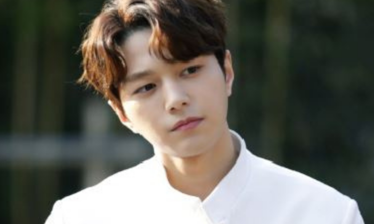 Kim Myung Soo anuncia fecha de lanzamiento de su álbum en solitario antes de su alistamiento