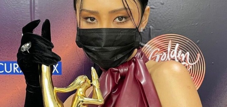 O Hwasa da MAMAMOO causa controvérsia sobre seu vestido no Golden Disc Awards