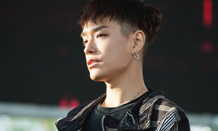 Simon D responde molesto a un fan que le pide que haga una petición contra 'real person slash'