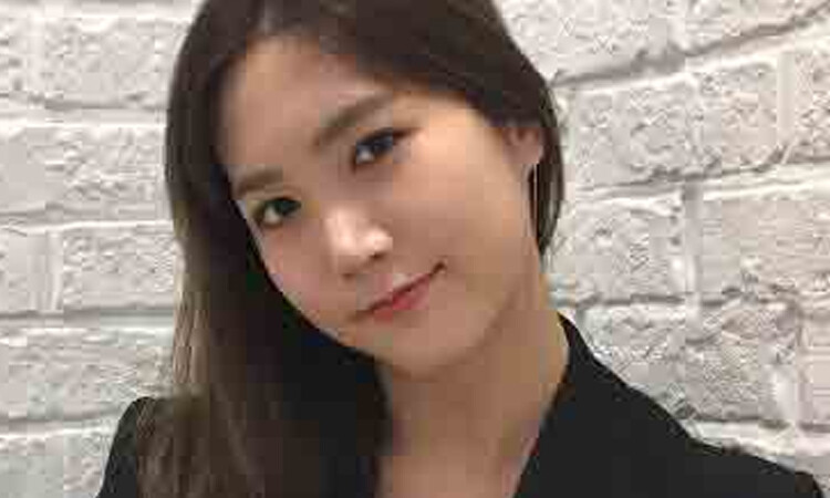 Yookyung de APINK realiza su debut como diseñadora de modas