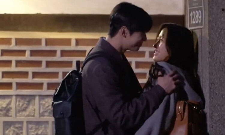 Descubre como Cha Eun Woo se pone tímido al grabar la escena de beso para el dorama True Beauty