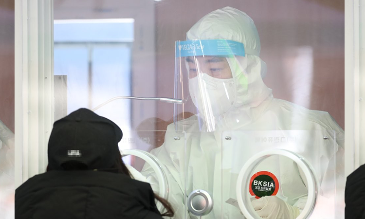 Casos de COVID superan otra vez los mil casos diarios en Corea del Sur este 2021