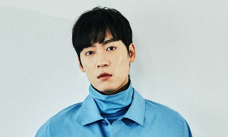 El cantante John Park da positivo a COVID