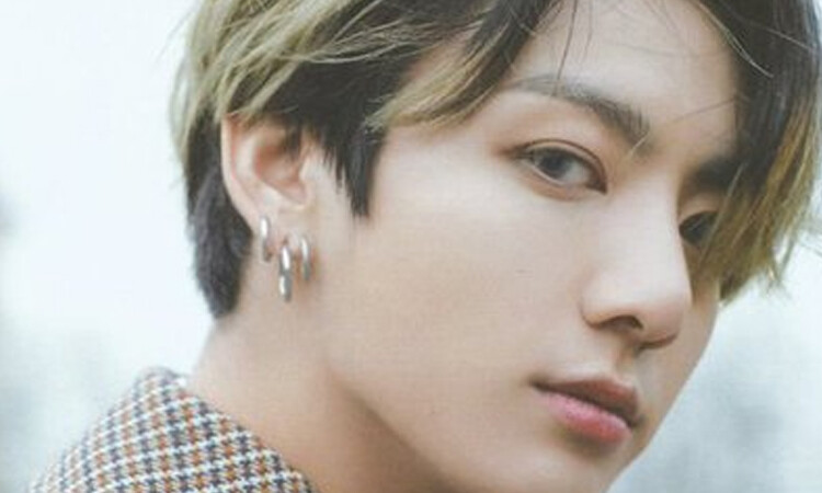 ARMY por favor admira el brazo tatuado de Jungkook de BTS