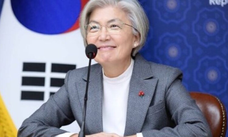 Ministra de Relaciones Exteriores de Corea del Sur pide que haya un suministro justo de vacunas contra COVID-19