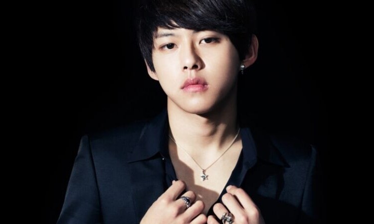 Dongho ex miembro de U-KISS regresa a Corea para cumplir con su servicio militar