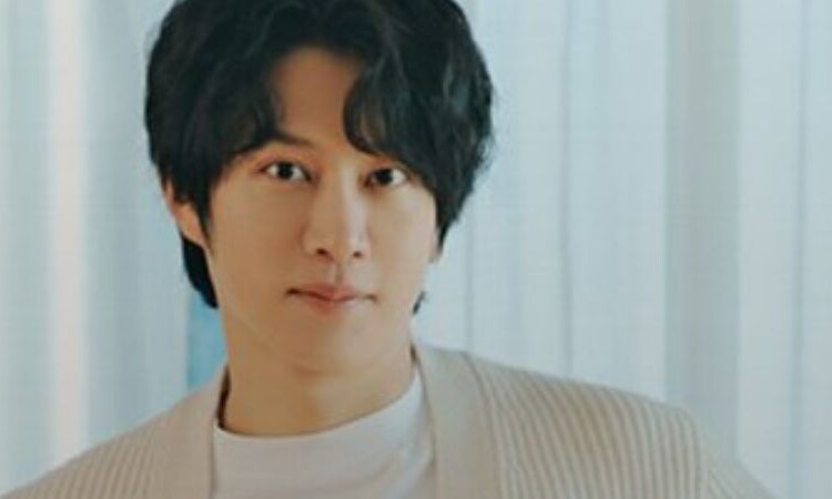 Kim Heechul de Super Junior se une a Dyson Omni-Glide para Esquire