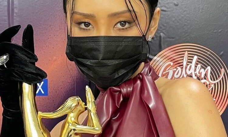 Hwasa de MAMAMOO causa controversia por su vestimenta en los Golden Disc Awards