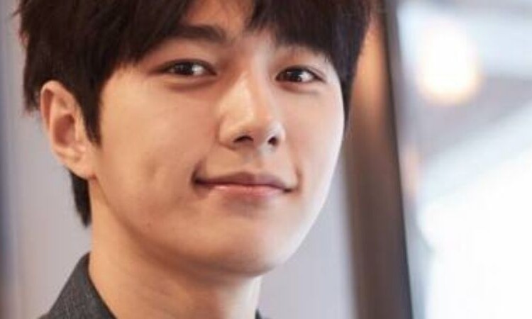 Kim MyungSoo hace alarde de su físico en su canal de YouTube