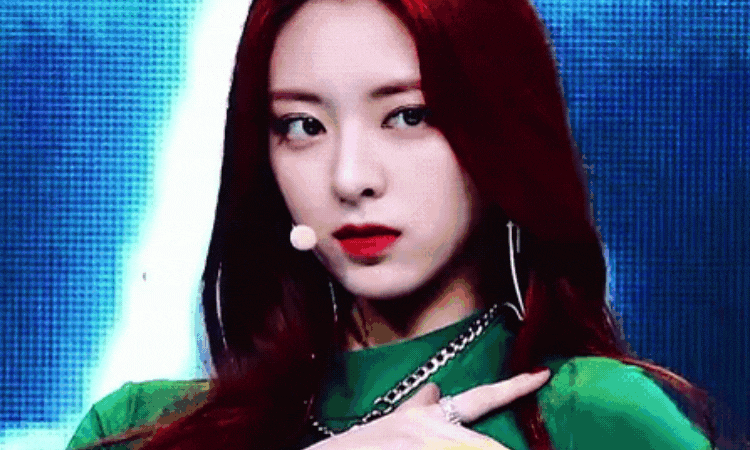 Netizens defienden a Yuna de ITZY de comentarios maliciosos acerca de su apariencia