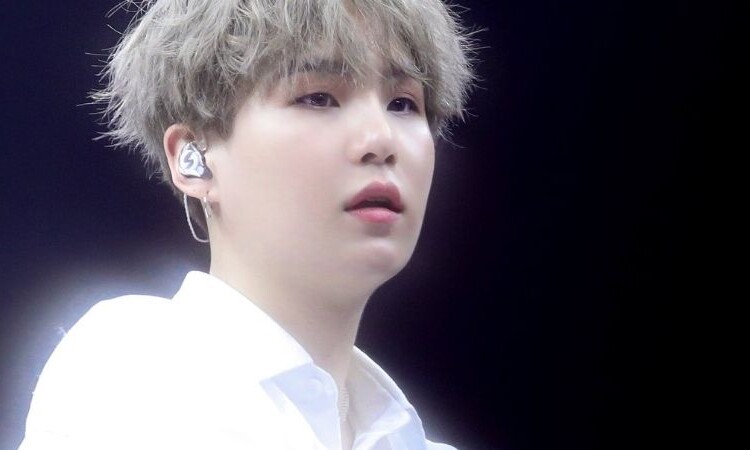 Suga de BTS es elegido por los netizens como la 'estrella que va bien con la nieve blanca'