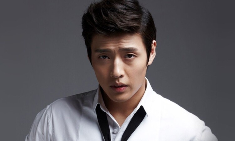 Kang Ha Neul, con 