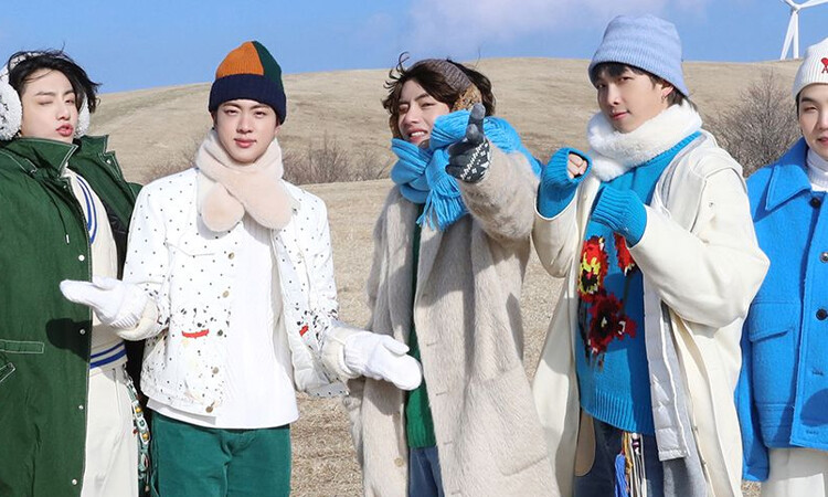 BTS cumple 7 años con su Fancafe Japonés
