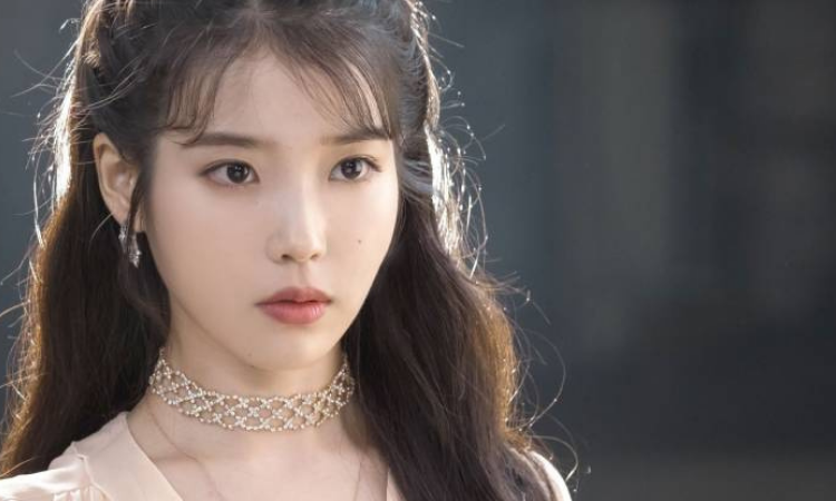 IU obtiene un nuevo seguidor en Instagram, ¡Y es una celebridad internacional!