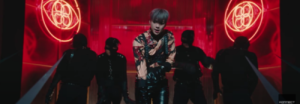 Kang Daniel hace su regrego con el dramático MV de 'Paranoia'