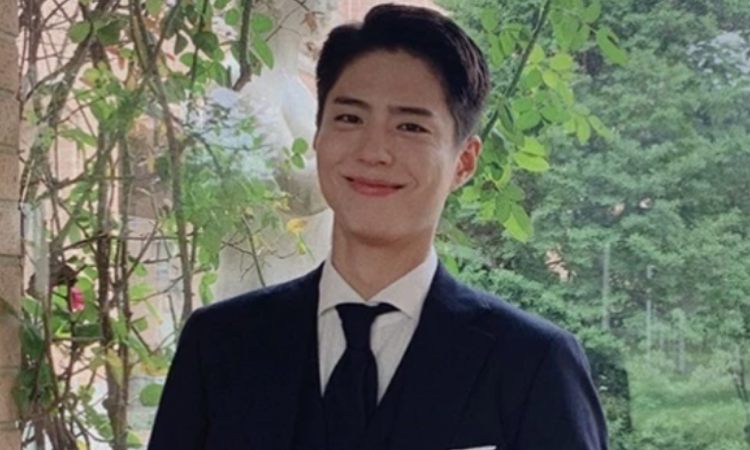 Park Bo Gum saluda a sus fans en una carta mientras presta su servicio en la Marina
