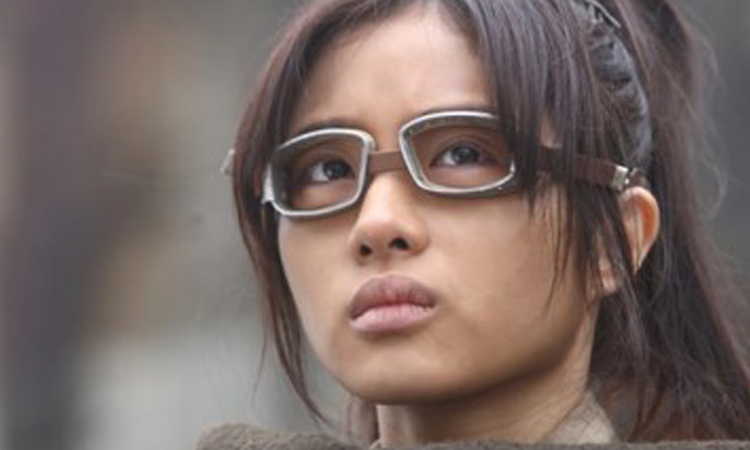 Critican a Satomi Ishihara de 'Attack on Titan' tras confirmar positivo a COVID