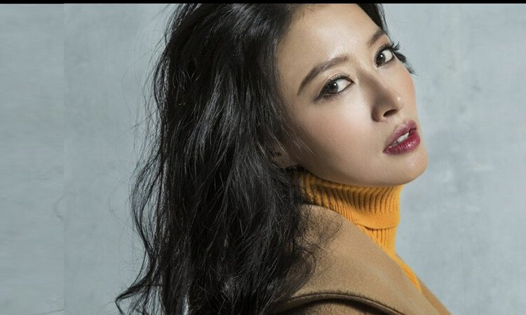 Hwang Bo firma contrato exclusivo con YG KPLUS, subsidiaria de YG Entertainment