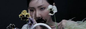 Hwasa de MAMAMOO luce sexy y elegante para Vogue Korea