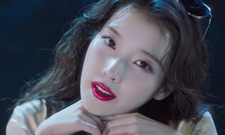 “Hold My Hand” Live Clip de IU supera los 900 millones de visitas en YouTube
