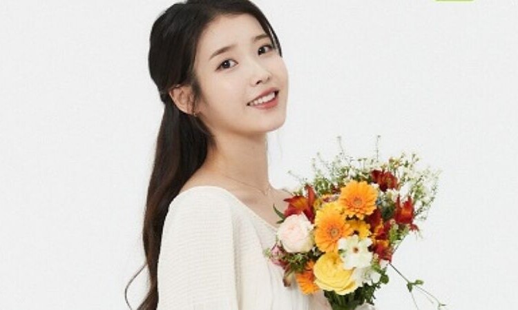 IU es la nueva modelo exclusiva de la marca Evezary