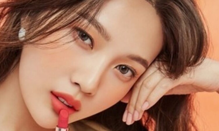 Joy de Red Velvet se convierte en modelo del nuevo labial de la marca 'Espoir'