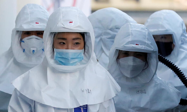 Medicos en primera linea de Corea del Sur recibirán las primeras dosis de vacunas de COVID-19
