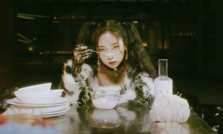 PURPLE K!SS se enfrentan a su dolor del pasado en el MV Can We Talk Again