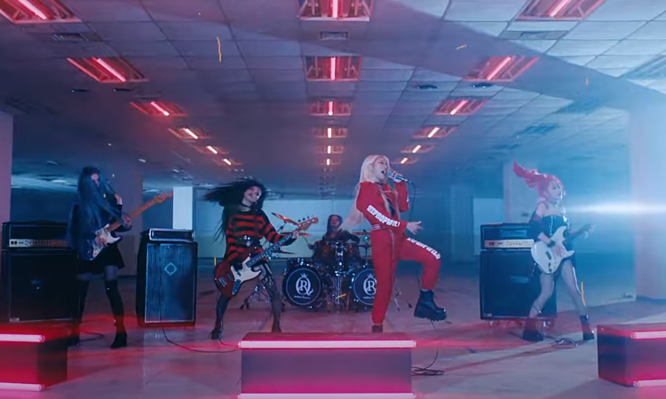 'Blaze', MV debut de Rolling Quartz llega a las 450 mil reproducciones