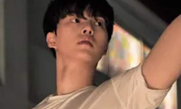 Song Kang es un talentoso ballestita en el dorama Navillera