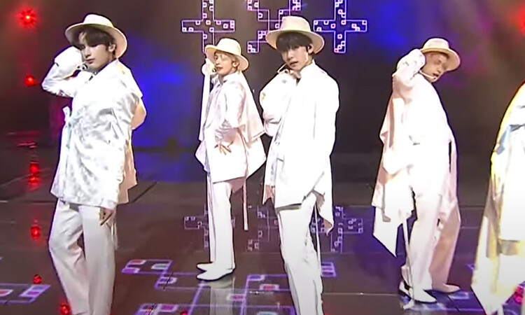 TXT realiza una presentación de Blue Hour con instrumentos coreanos para celebrar el Año Nuevo Lunar