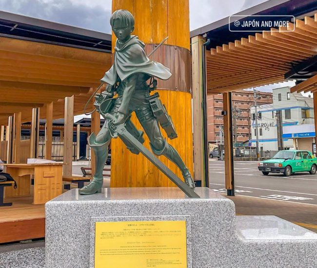 Inauguran estatua de Levi Ackerman de Shingeki no Kyojin en Oita