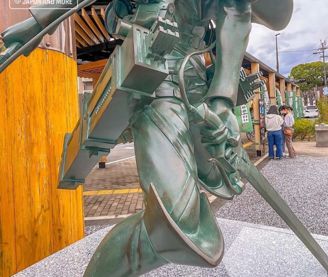 Inauguran estatua de Levi Ackerman de Shingeki no Kyojin en Oita